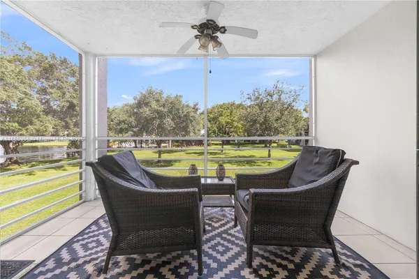 $2,100 | 9410 Poinciana Place, Unit 206, Davie, FL 33324