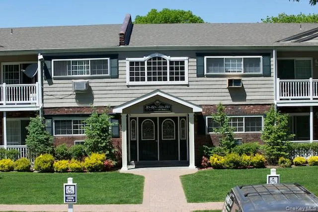 $2,845 | 76 Mt Vernon Avenue, Unit C01, Patchogue, NY 11772