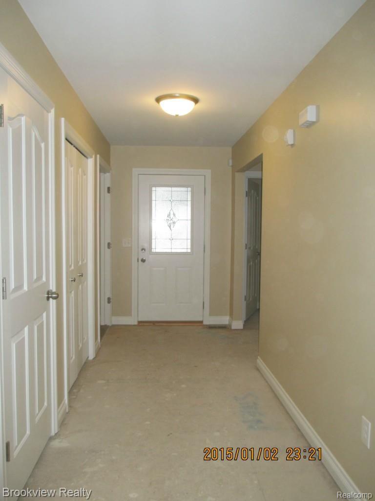 2564 Emmons Avenue Rochester, MI 48307 - Photo 8 of 20 051.jpg