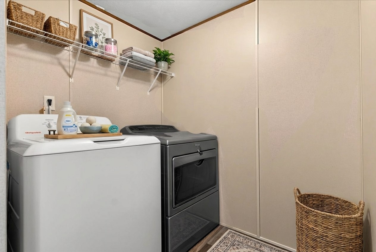 341 Southwest Front Street Bartlett, TX 76511 - Photo 16 of 23 a utility room with dryer and washer