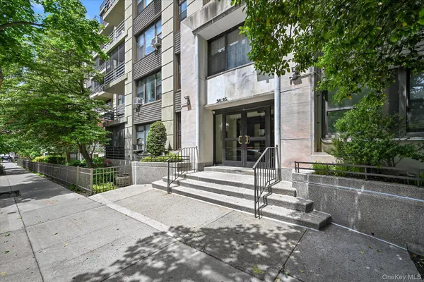 $259,999 | 98-25 64th Road, Unit 5E | Rego Park