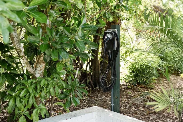 $1,749,000 | 646 Honeysuckle Lane, Vero Beach, FL 32963