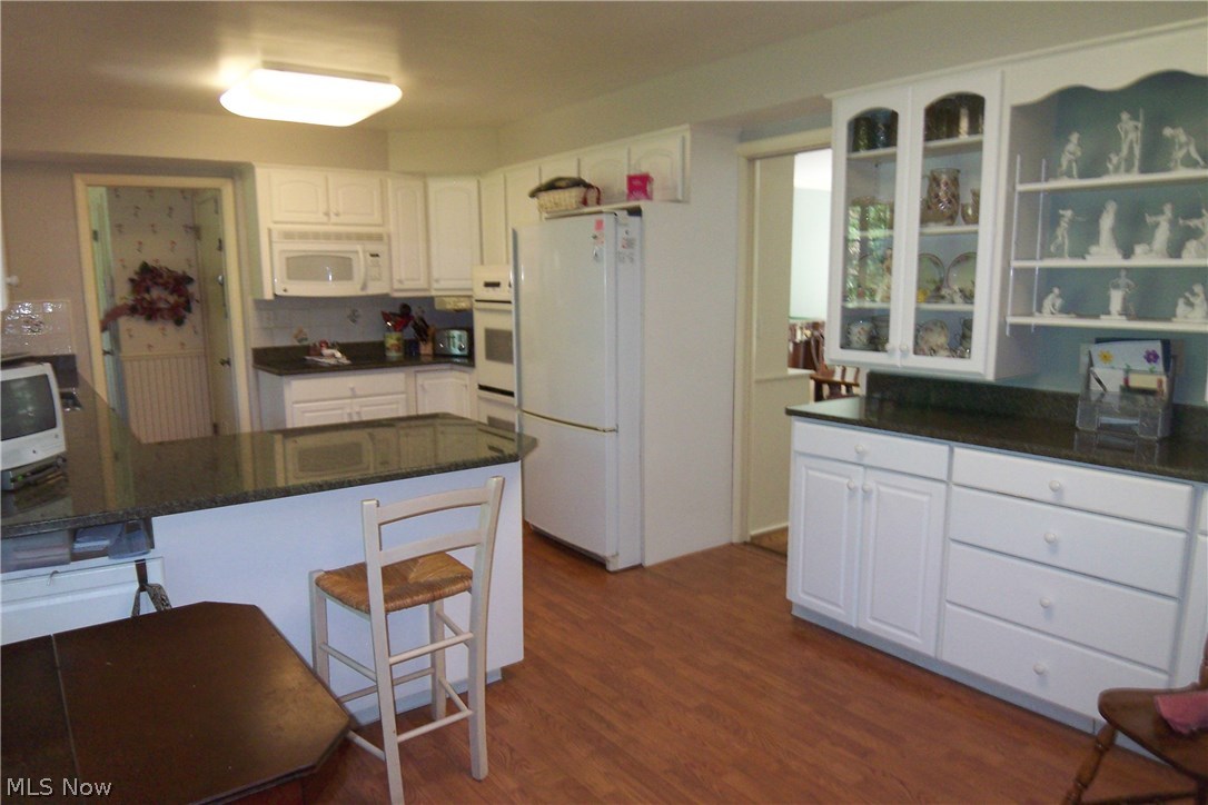 17480 Shelburne Road Cleveland, OH 44118 - Photo 9 of 32 Gallery Image 9