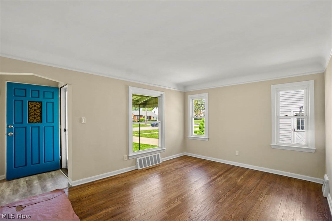 1561 Lander Road Cleveland, OH 44124 - Photo 8 of 33