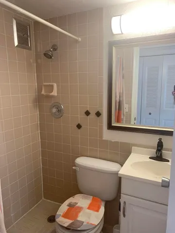 a street sign on the side of a building