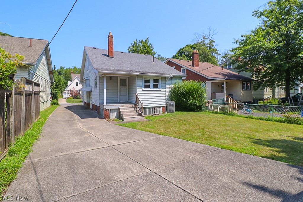 4006 Navahoe Road Cleveland, OH 44121 - Photo 3 of 19 Gallery Image 3