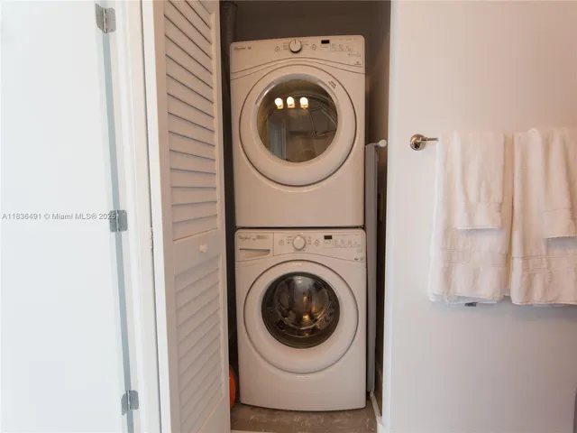 $3,100 | 151 Southeast 1st Street, Unit 2802, Miami, FL 33131