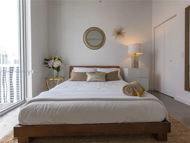 $3,100 | 151 Southeast 1st Street, Unit 2802, Miami, FL 33131