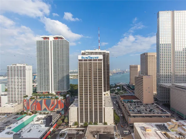 $3,100 | 151 Southeast 1st Street, Unit 2802, Miami, FL 33131