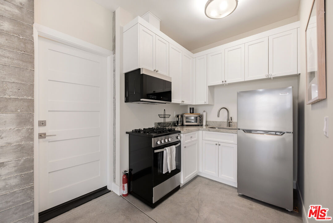 27008 Old Chimney Road Malibu, CA 90265 - Photo 23 of 33