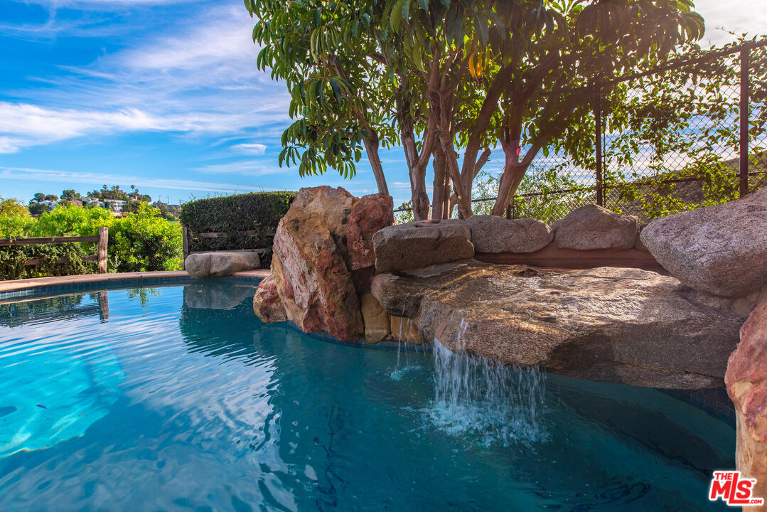 27008 Old Chimney Road Malibu, CA 90265 - Photo 28 of 33