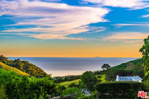 $3,295,000 | 27008 Old Chimney Road, Malibu, CA 90265