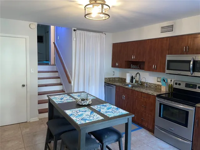 $3,375 | 4304 La Riviera Court, Tampa, FL 33611