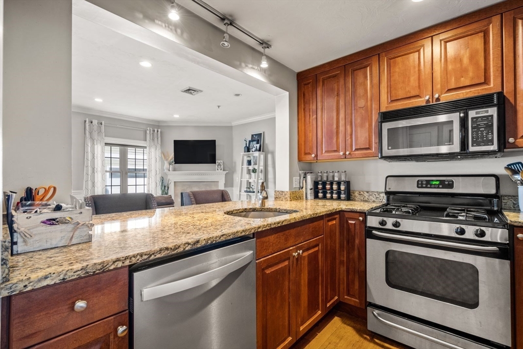 209 D Street, Unit 2 Boston, MA 02127 - Photo 7 of 22