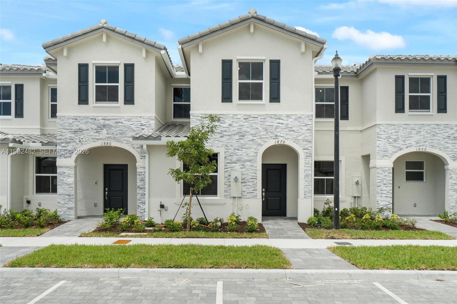 1870 Southeast 26th Street Homestead, FL 33035 - Photo 4 of 28