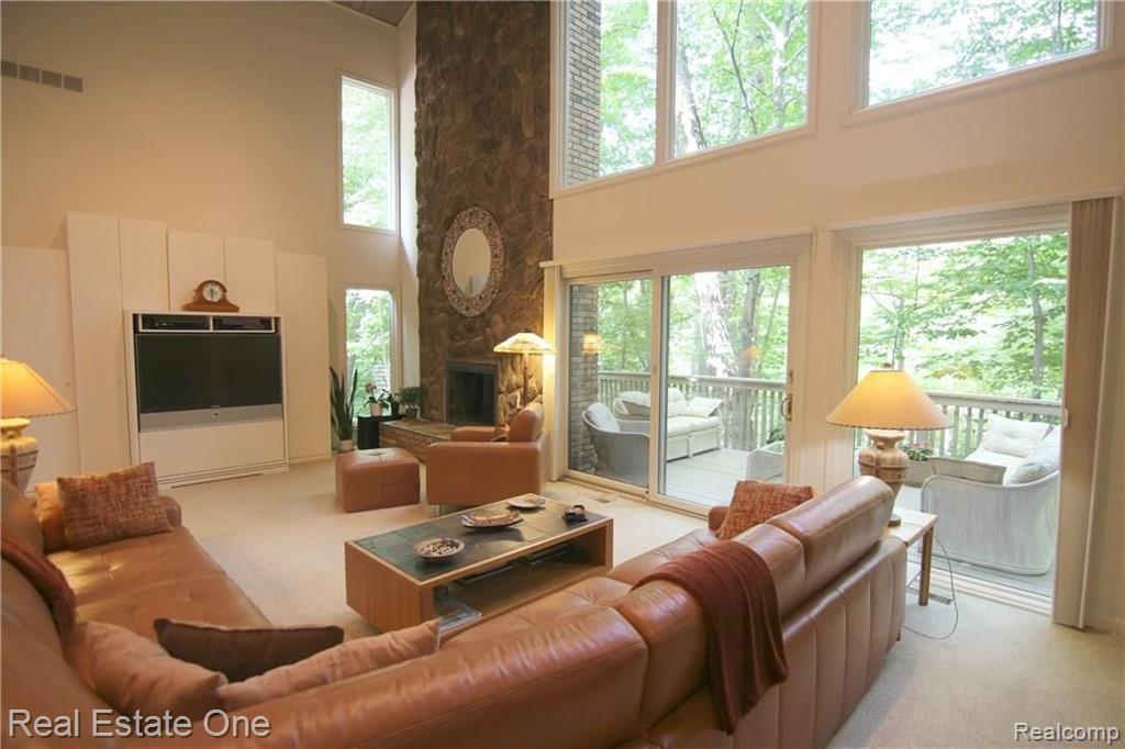 28053 Inkster Road Farmington Hills, MI 48334 - Photo 14 of 46