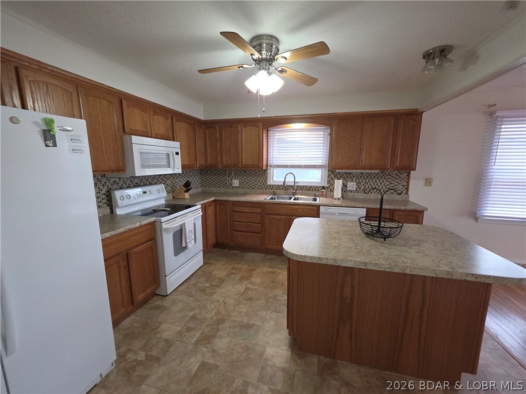 336 Boot Circle Camdenton, MO 65020 - Photo 7 of 48 Cooks kitchen