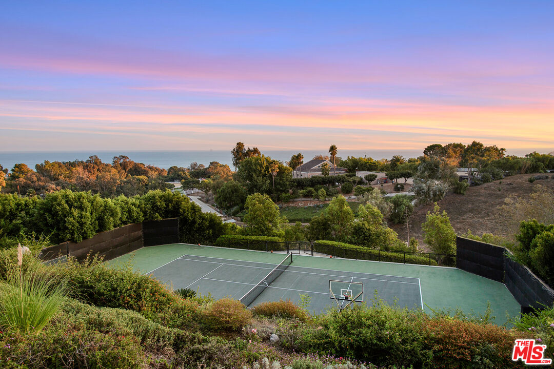 27454 Winding Way Malibu, CA 90265 - Photo 9 of 68