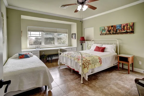 $1,299,900 | 418 Vyvjala Road, Smithville, TX 78957
