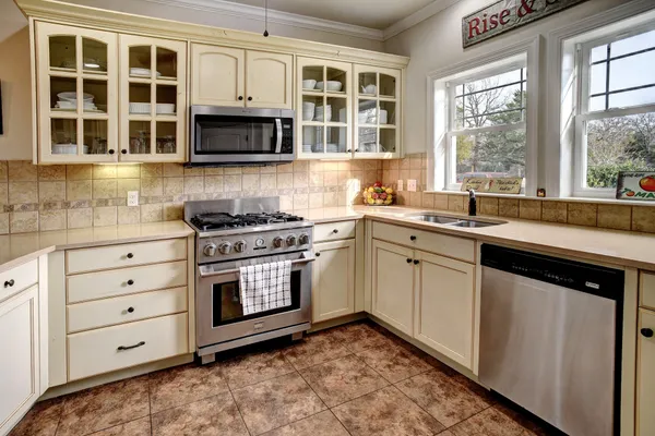 $1,299,900 | 418 Vyvjala Road, Smithville, TX 78957