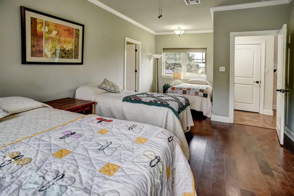 $1,299,900 | 418 Vyvjala Road, Smithville, TX 78957