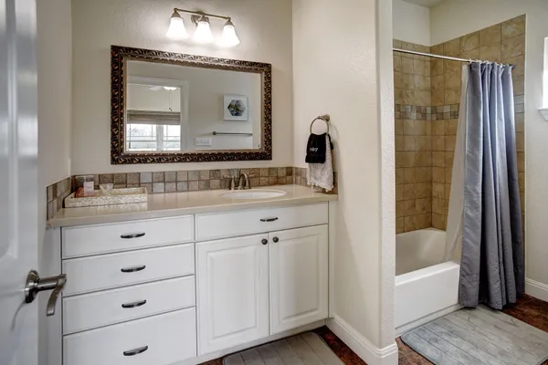 $1,299,900 | 418 Vyvjala Road, Smithville, TX 78957
