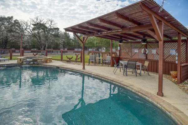 $1,299,900 | 418 Vyvjala Road, Smithville, TX 78957