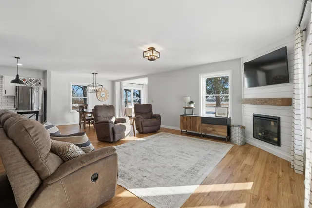 $499,900 | W5938 Hall Road, Poynette, WI 53955