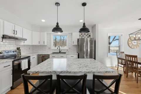 $499,900 | W5938 Hall Road, Poynette, WI 53955