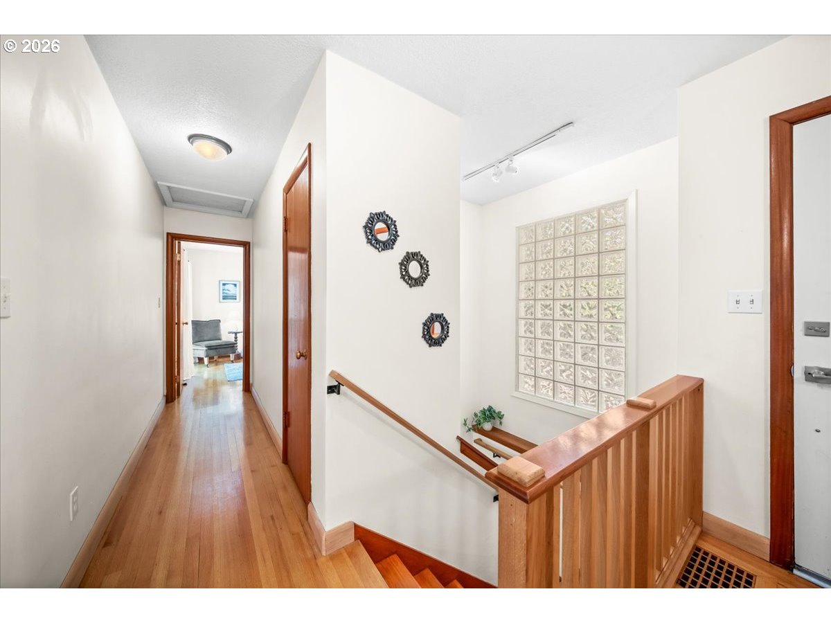 10332 Southwest Lancaster Road Portland, OR 97219 - Photo 22 of 48