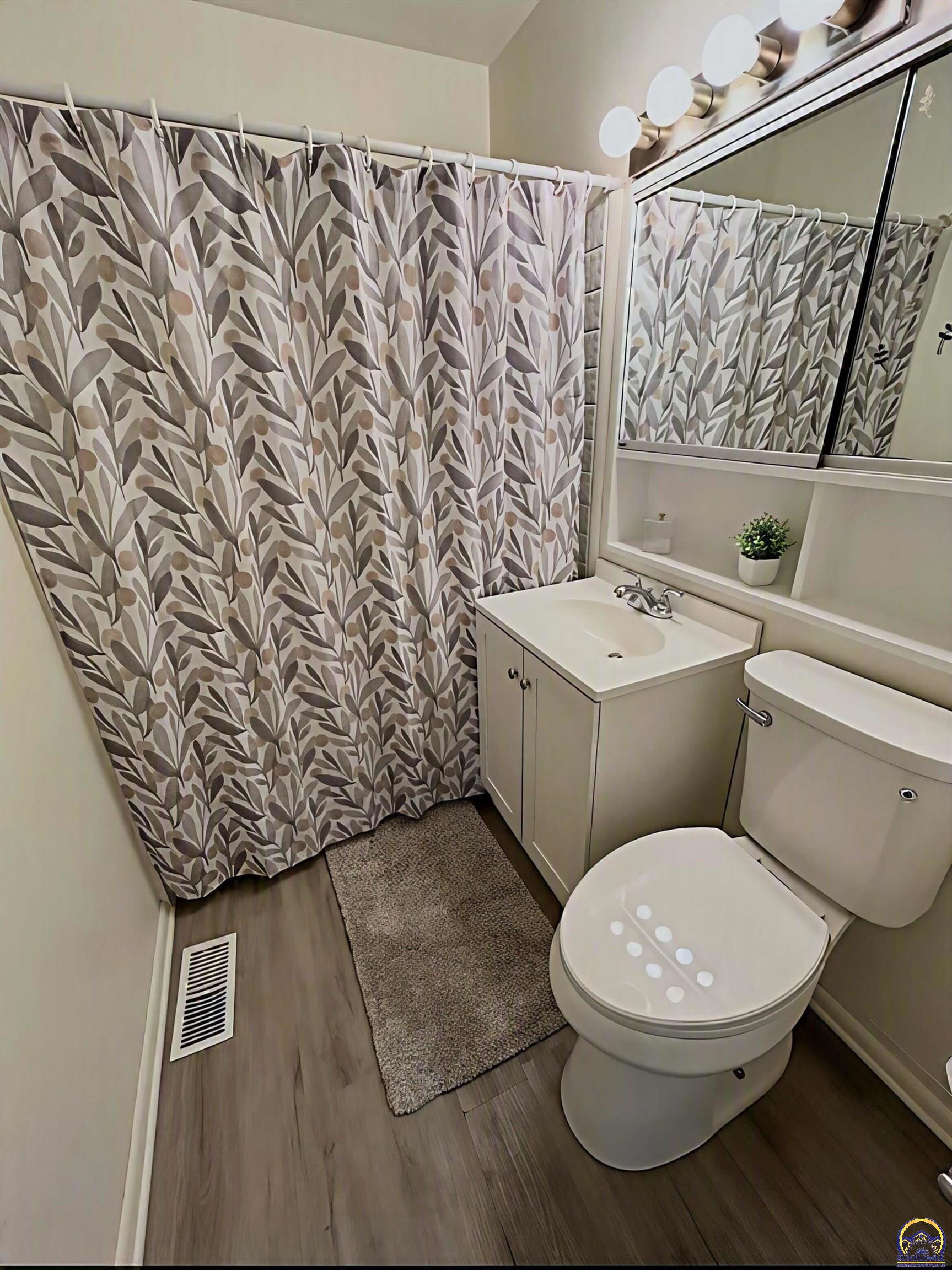 4029 Southwest 28th Terrace Topeka, KS 66614 - Photo 11 of 26
