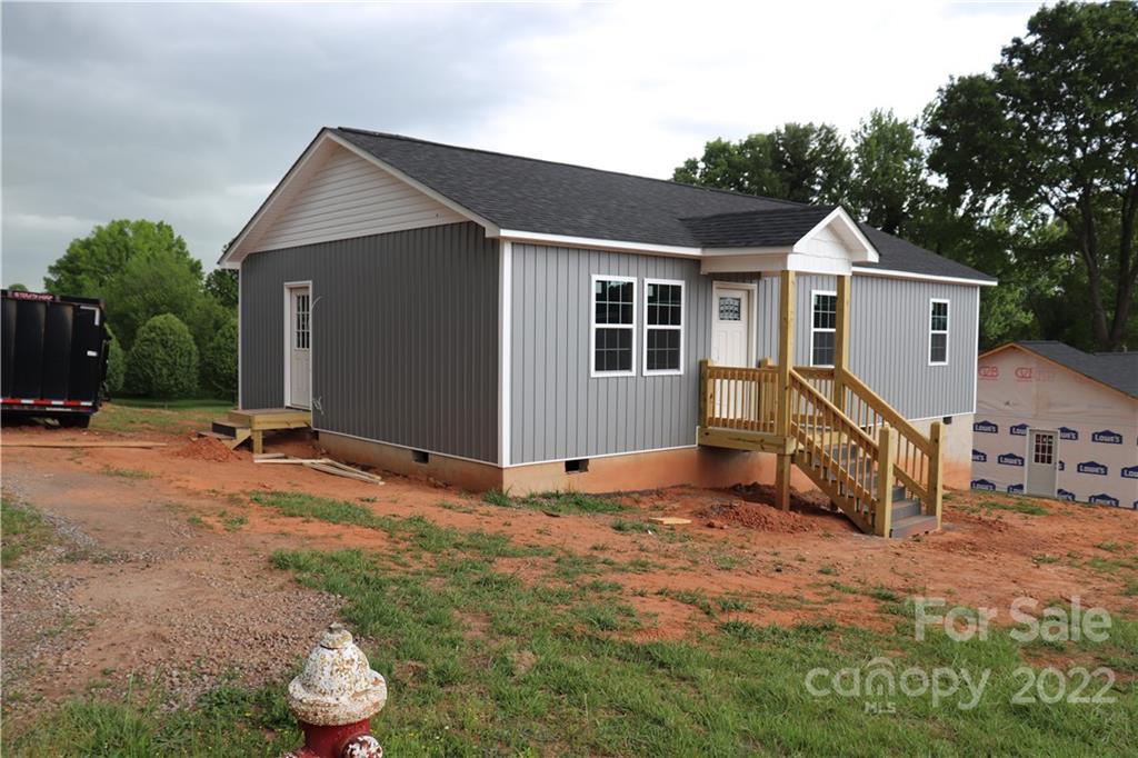 92 24th Street Northwest Hickory, NC 28601 - Photo 2 of 10 a view of a house with a yard