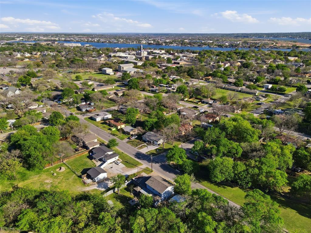 500 West Rucker Street Granbury, TX 76048 - Photo 28 of 35 an aerial view of residential houses with outdoor space and trees
