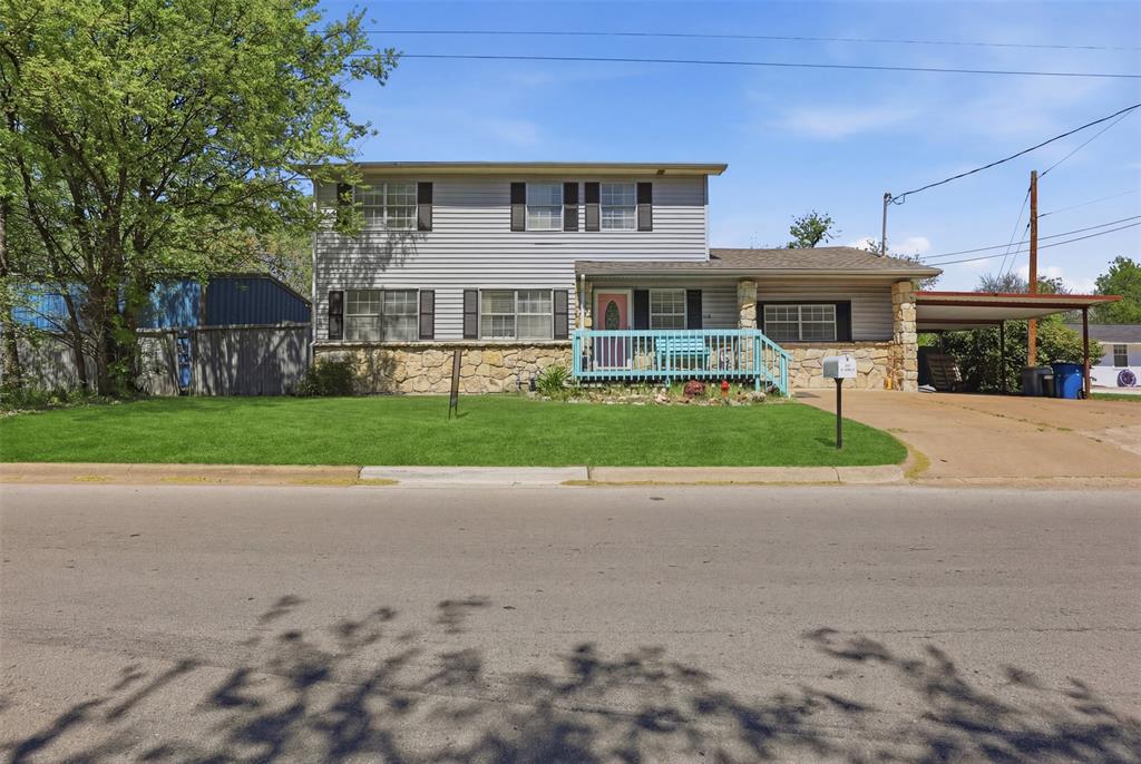 500 West Rucker Street Granbury, TX 76048 - Photo 35 of 35 a front view of a house with garden