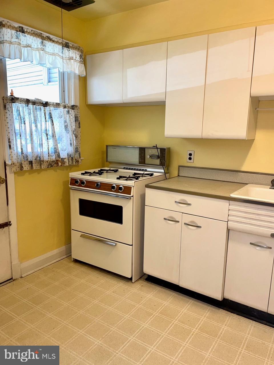 2249 Searles Road Baltimore, MD 21222 - Photo 12 of 35 Kitchen