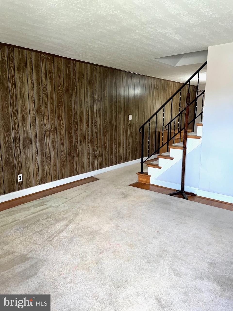 2249 Searles Road Baltimore, MD 21222 - Photo 5 of 35 Living room
