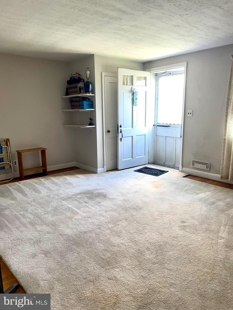 2249 Searles Road Baltimore, MD 21222 - Photo 8 of 35 Living room