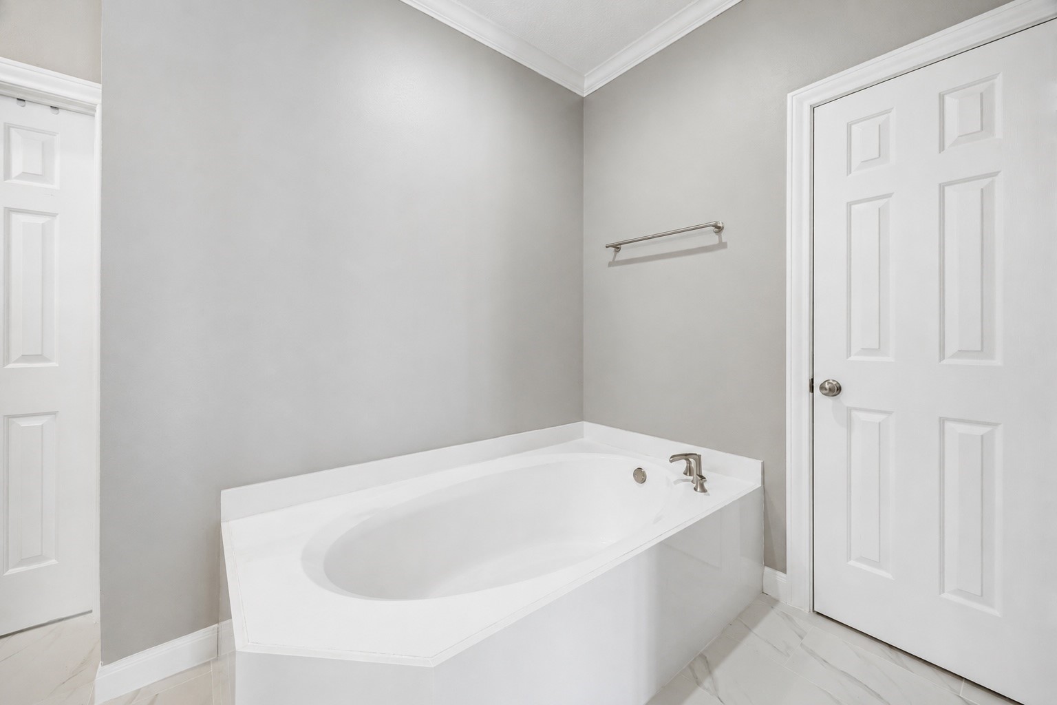 7915 Huddersfield Court Spring, TX 77379 - Photo 22 of 37 Soaking tub in the updated primary bath, set beside fresh neutral finishes and polished tile flooring for a clean, relaxing retreat.