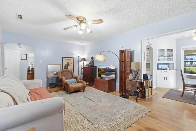 $375,000 | 810 Hackberry Avenue, Modesto, CA 95354