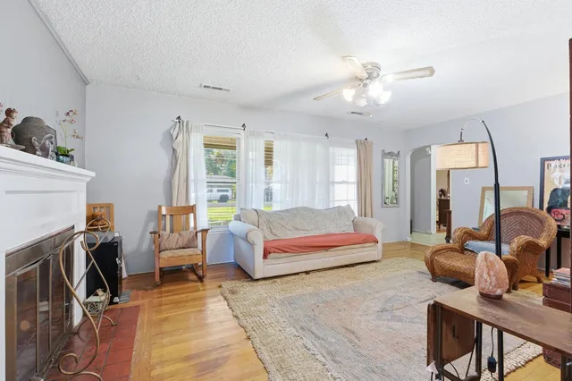 $375,000 | 810 Hackberry Avenue, Modesto, CA 95354