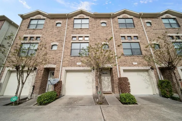 $1,950 | 7650 Springhill Street, Unit 403, Houston, TX 77021