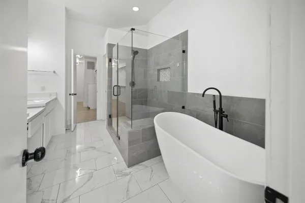 $1,950 | 7650 Springhill Street, Unit 403, Houston, TX 77021