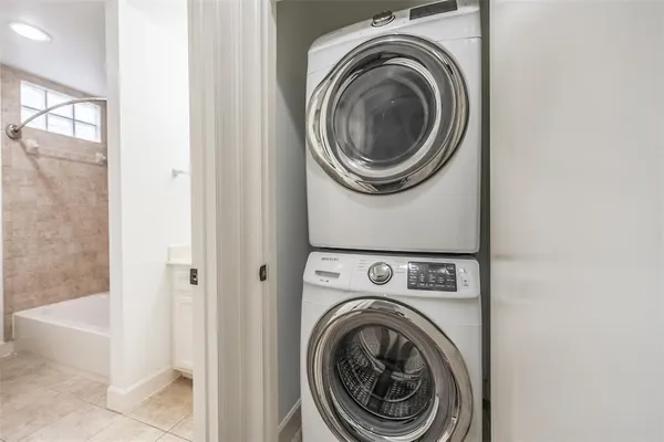 $1,950 | 7650 Springhill Street, Unit 403, Houston, TX 77021