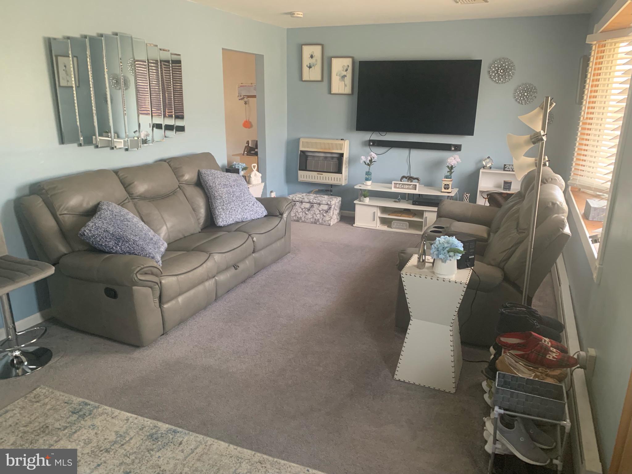 415 Cypress Avenue Lindenwold, NJ 08021 - Photo 3 of 9