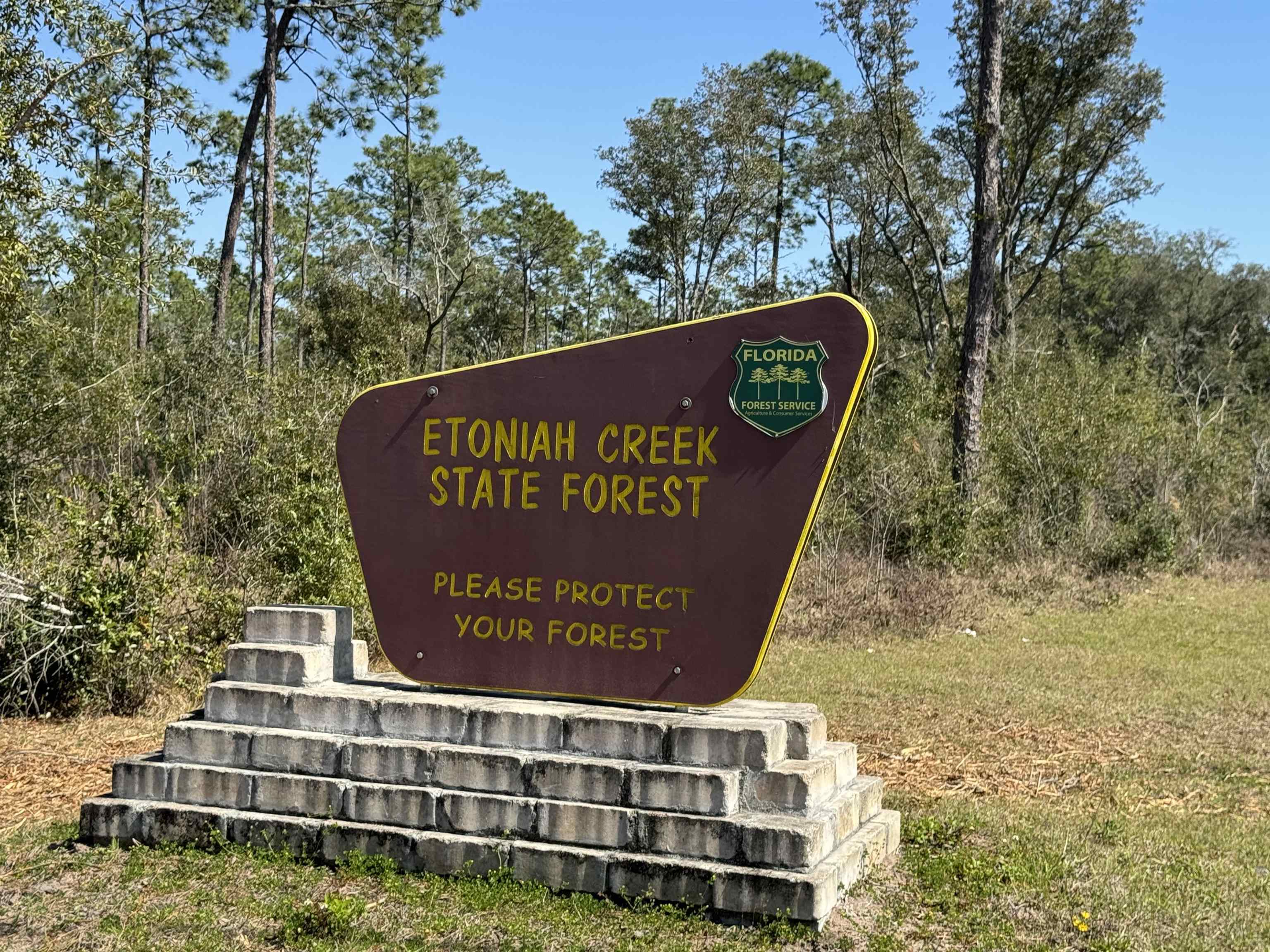 1134 Coral Farms Road Florahome, FL 32140 - Photo 32 of 33 a sign on the side of a road