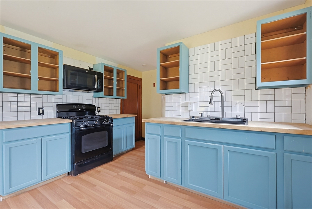 321 Townsend Hill Road Townsend, MA 01469 - Photo 2 of 34 Gallery Image 2