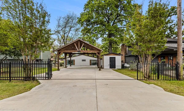 $489,900 | 2516 Wildwood Way, Tool, TX 75143