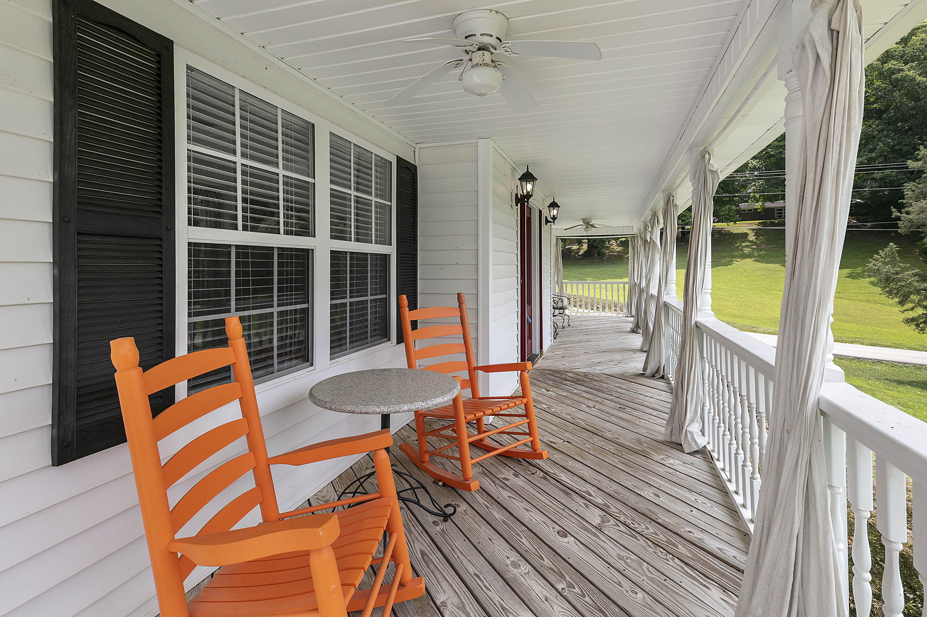 189 Lanes Bluff Road Clinton, TN 37716 - Photo 6 of 27 1L9A2816