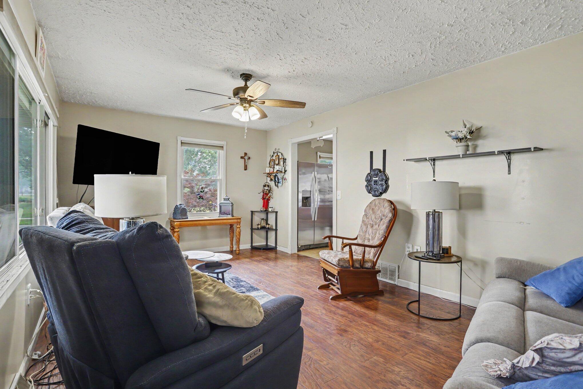 900 Jefferson Street Three Rivers, MI 49093 - Photo 3 of 25 004_file_1220