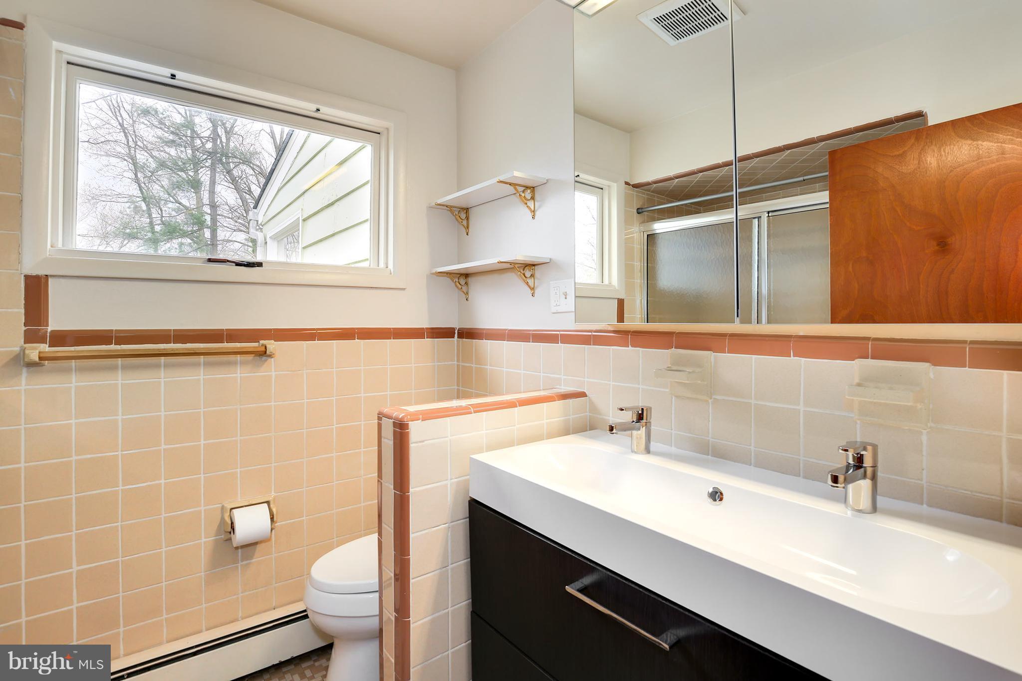4005 Foreston Road Beltsville, MD 20705 - Photo 13 of 30 Bath